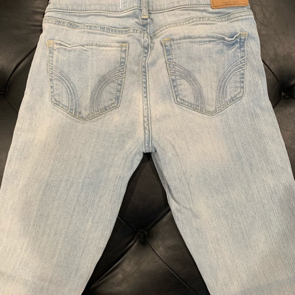 HOLLISTER LIGHT BLUE JEANS SIZE 7 WAIST 28 - Picture 2 of 4